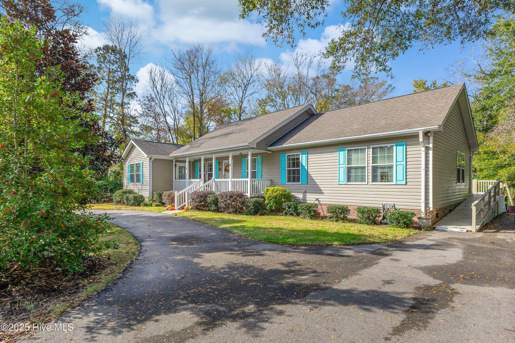 Photo of 805 E Leonard Street, Southport, NC 28461 (MLS # 100543271)