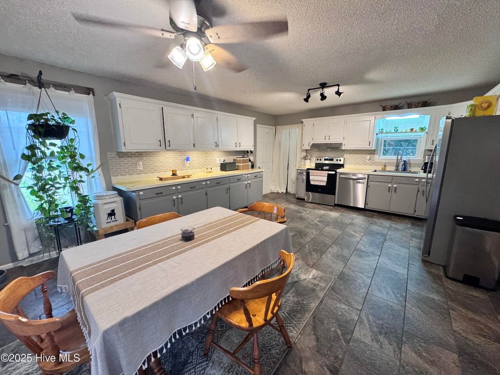 Photo of 991 Hardesty Loop Road, Newport, NC 28570 (MLS # 100521177)