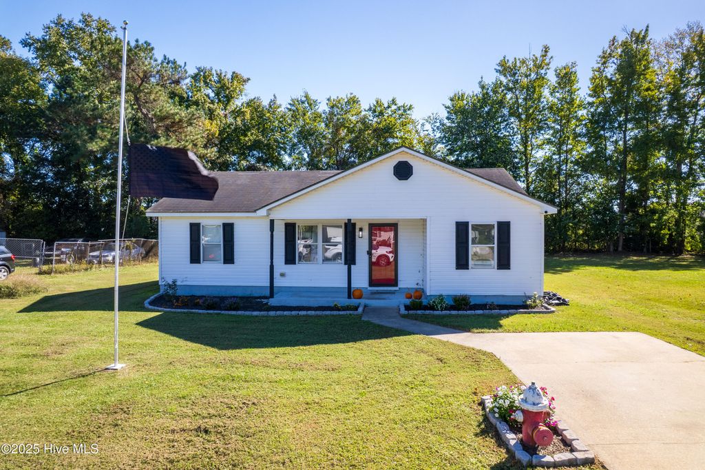 Photo of 810 Briarwood Road, Elizabeth City, NC 27909 (MLS # 100536999)