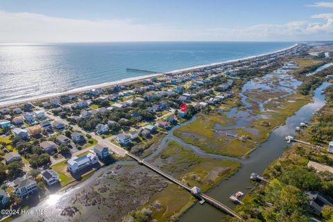 A home in Oak Island