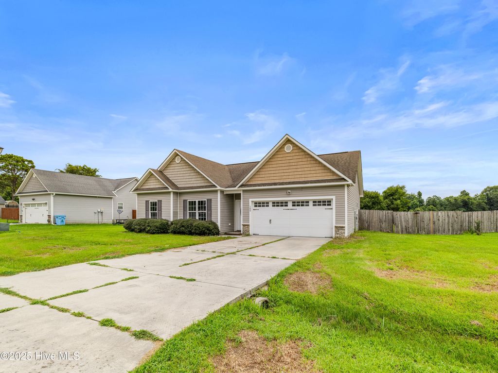 Photo of 105 Conley Hills Drive, Richlands, NC 28574 (MLS # 100522945)
