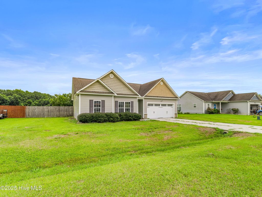 Photo of 105 Conley Hills Drive, Richlands, NC 28574 (MLS # 100522945)