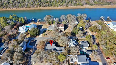 A home in Oak Island