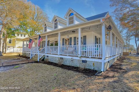 A home in Oak Island