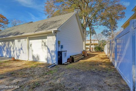 A home in Oak Island