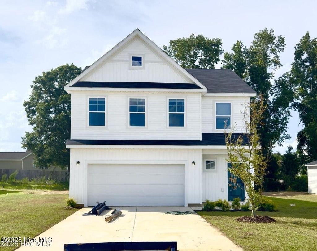 Photo of 509 Bellefonte Court, Richlands, NC 28574 (MLS # 100524935)