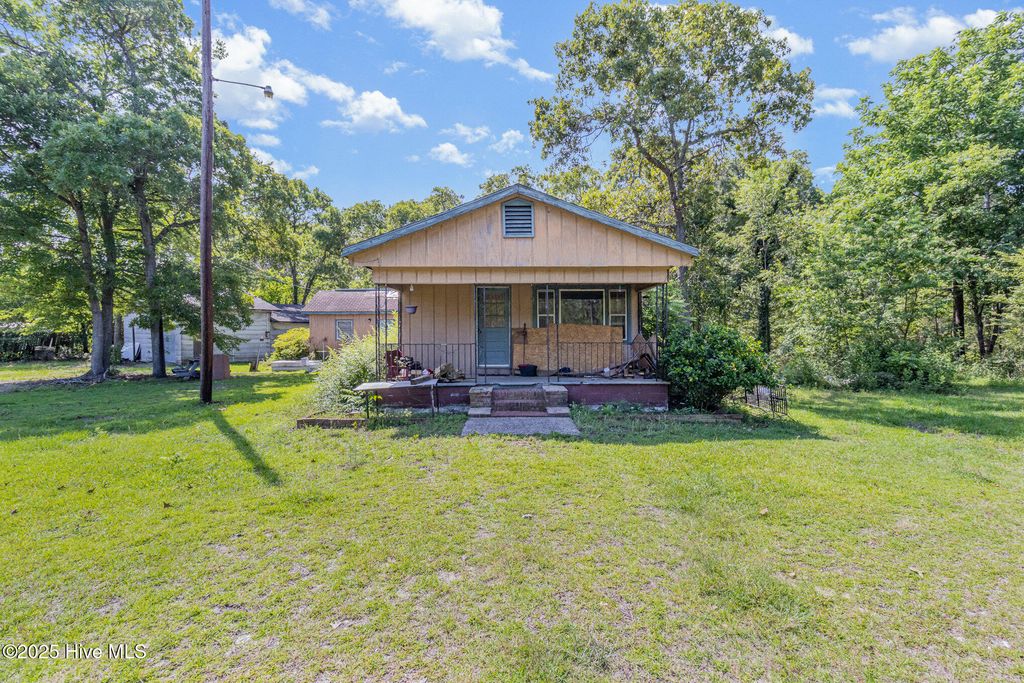 Photo of 495 Horseshoe Road, Aberdeen, NC 28315 (MLS # 100543773)