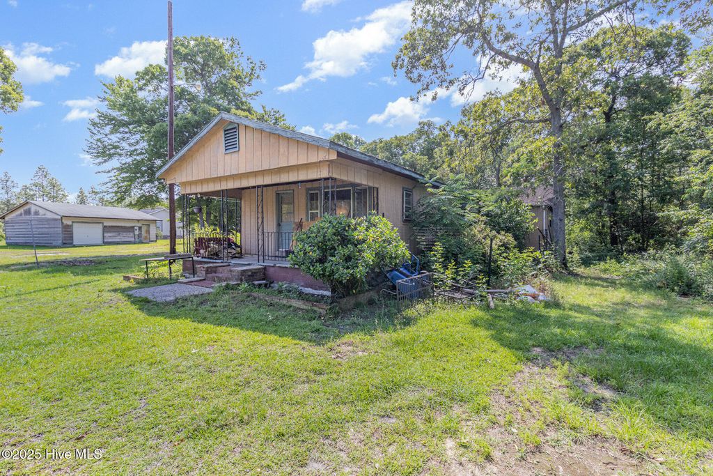 Photo of 495 Horseshoe Road, Aberdeen, NC 28315 (MLS # 100543773)