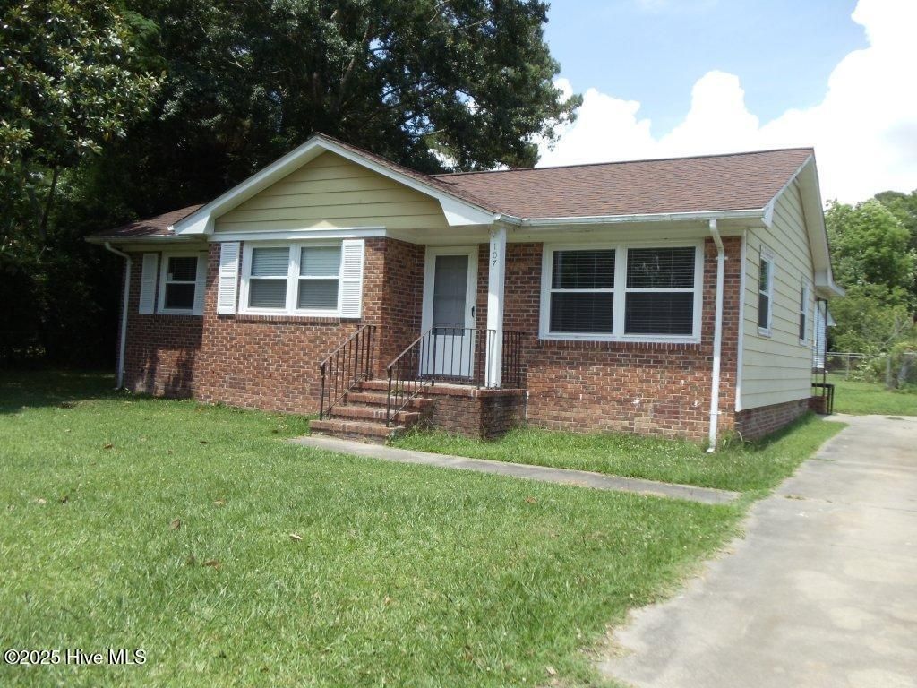 Photo of 107 Knight Place, Jacksonville, NC 28546 (MLS # 100519810)