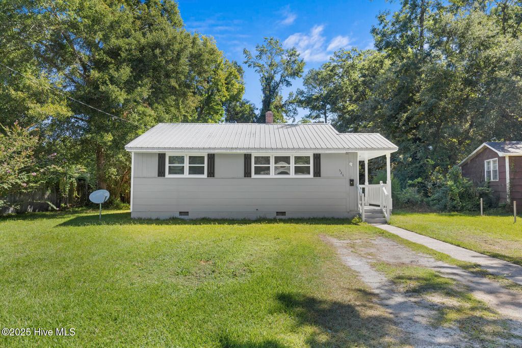 Photo of 523 New River Drive, Jacksonville, NC 28540 (MLS # 100528860)