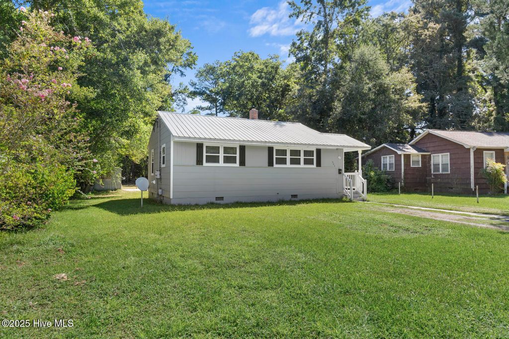 Photo of 523 New River Drive, Jacksonville, NC 28540 (MLS # 100528860)