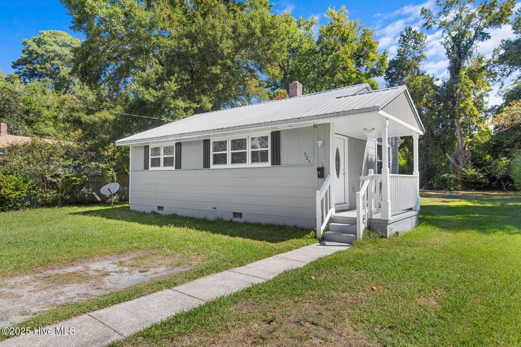 Photo of 523 New River Drive, Jacksonville, NC 28540 (MLS # 100528860)