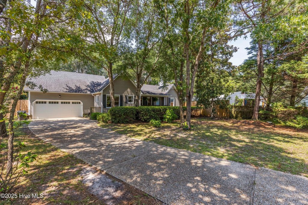Photo of 1302 Grove Point Road, Wilmington, NC 28409 (MLS # 100530038)