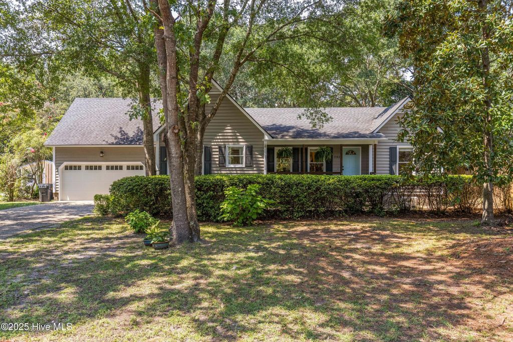 Photo of 1302 Grove Point Road, Wilmington, NC 28409 (MLS # 100530038)