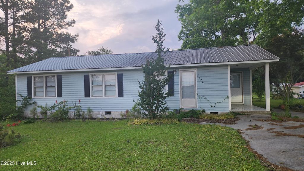 Photo of 2720 Loop Road, Loris, SC 29569 (MLS # 100538402)