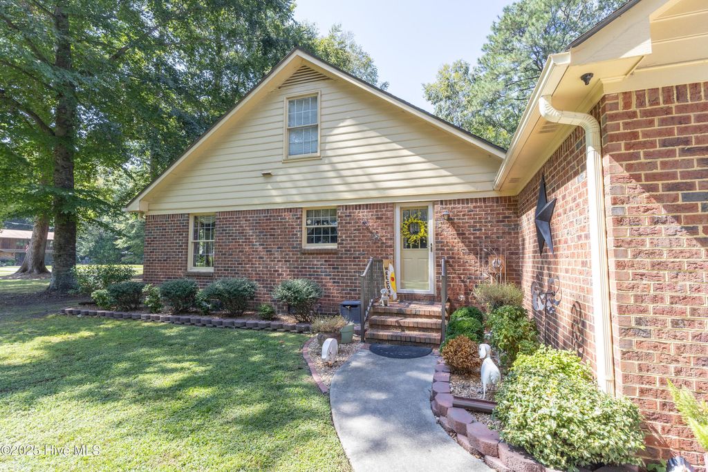 Photo of 2404 Riddick Road, Elizabeth City, NC 27909 (MLS # 100532497)