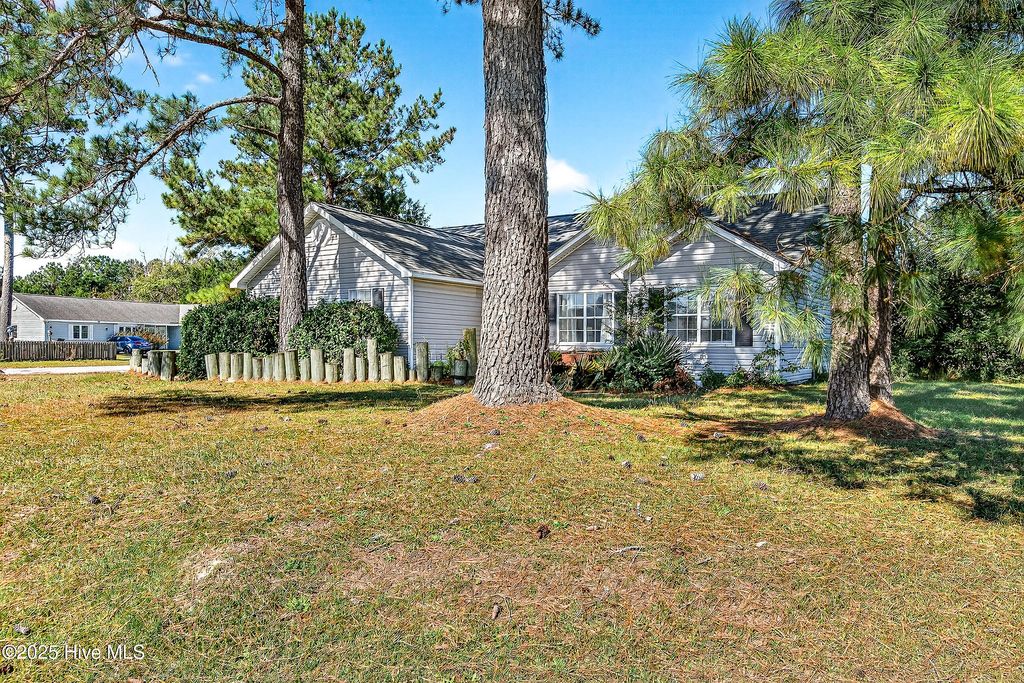 Photo of 500 Dion Drive, Hubert, NC 28539 (MLS # 100537461)