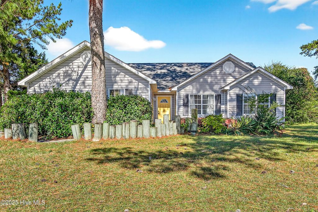 Photo of 500 Dion Drive, Hubert, NC 28539 (MLS # 100537461)