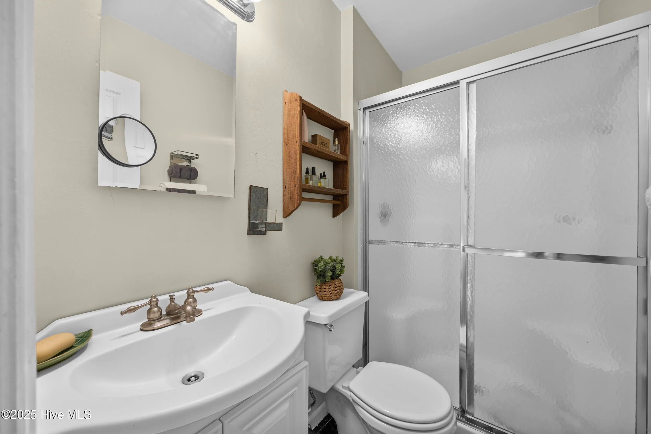 Wilmington, North Carolina 28411, United States, 3 Bedrooms Bedrooms, ,2 BathroomsBathrooms,Residential,Pending,181240