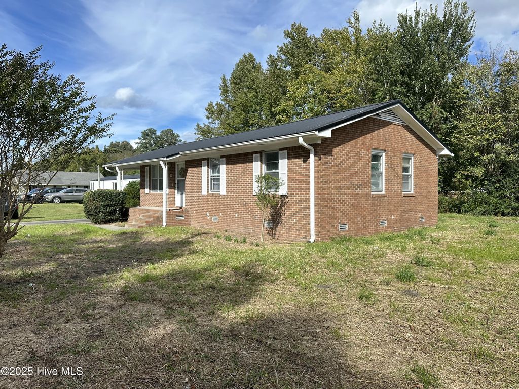 Photo of 101 N Water Street, Bayboro, NC 28515 (MLS # 100537358)