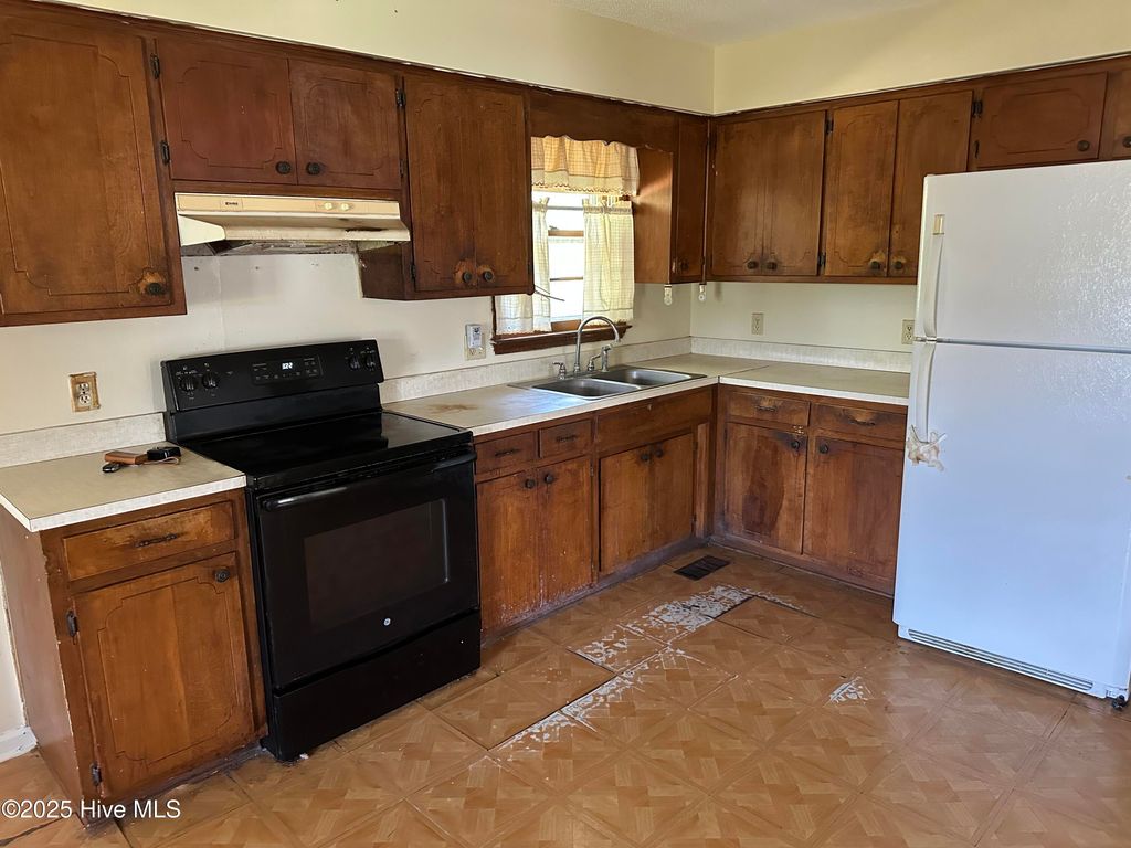 Photo of 101 N Water Street, Bayboro, NC 28515 (MLS # 100537358)