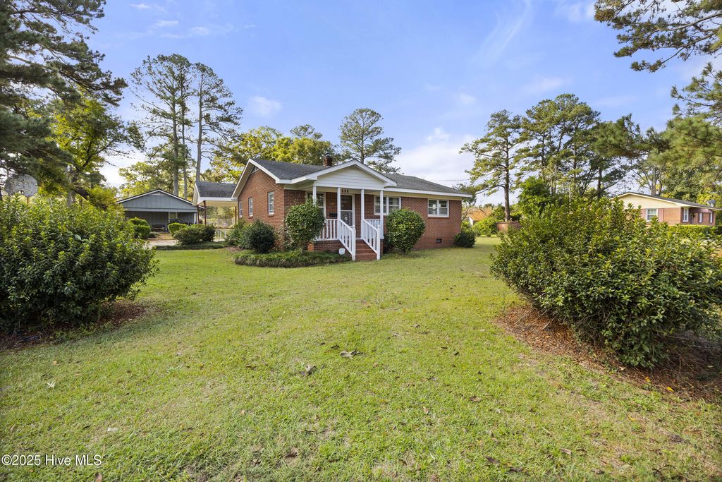 Photo of 601 Winfrey Street, Clinton, NC 28328 (MLS # 100536797)
