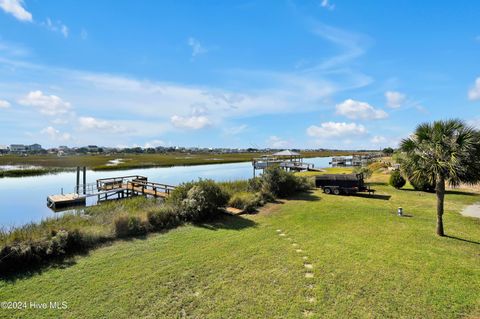 A home in Oak Island