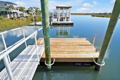 A home in Oak Island