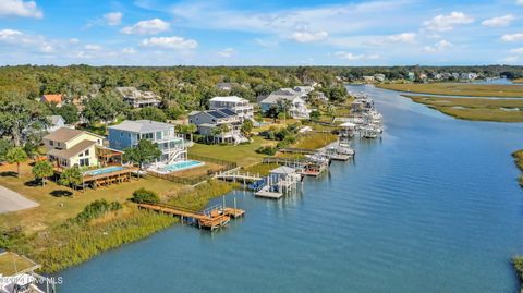 A home in Oak Island