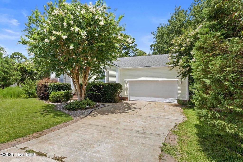 Photo of 1918 Caracara Drive, New Bern, NC 28560 (MLS # 100539584)