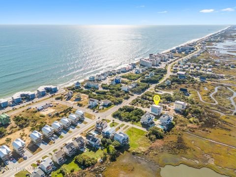 A home in North Topsail Beach