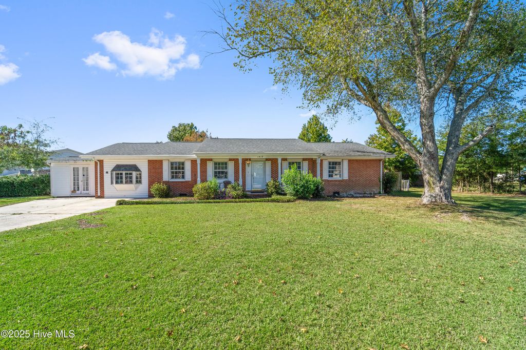 Photo of 1419 Davis Street, Jacksonville, NC 28540 (MLS # 100536014)