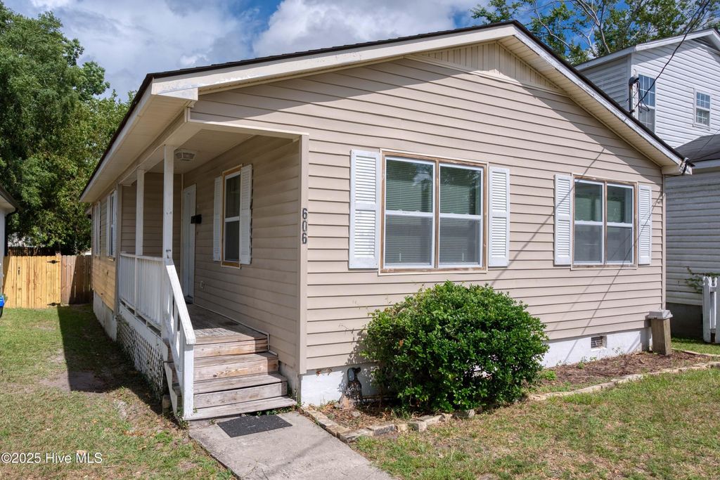 Photo of 606 Anderson Street, Wilmington, NC 28401 (MLS # 100517025)