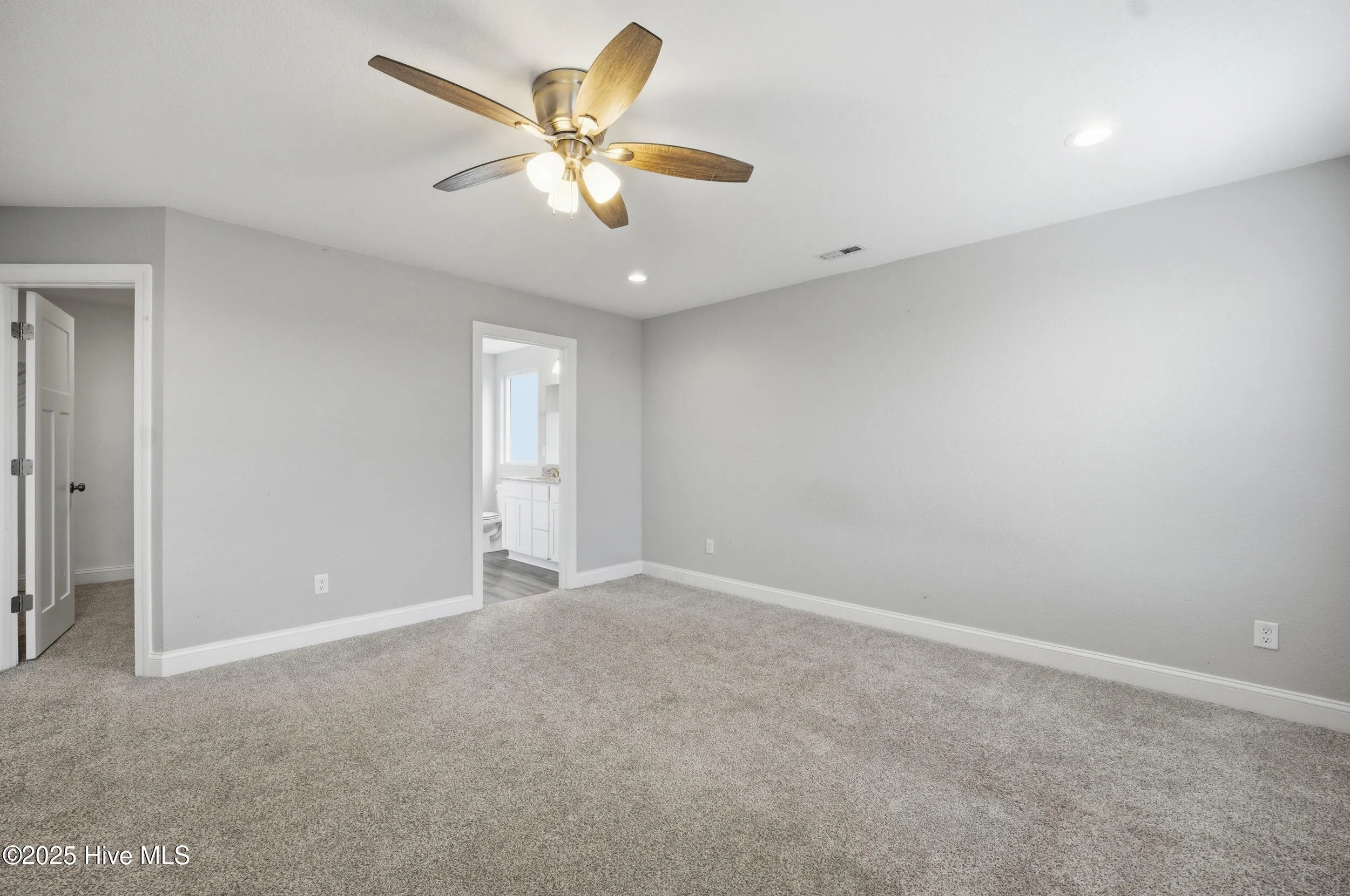 Shawboro, North Carolina 27973, United States, 5 Bedrooms Bedrooms, ,4 BathroomsBathrooms,Residential,Active,254007