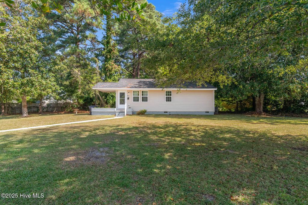 Photo of 613 New River Drive, Jacksonville, NC 28540 (MLS # 100532314)