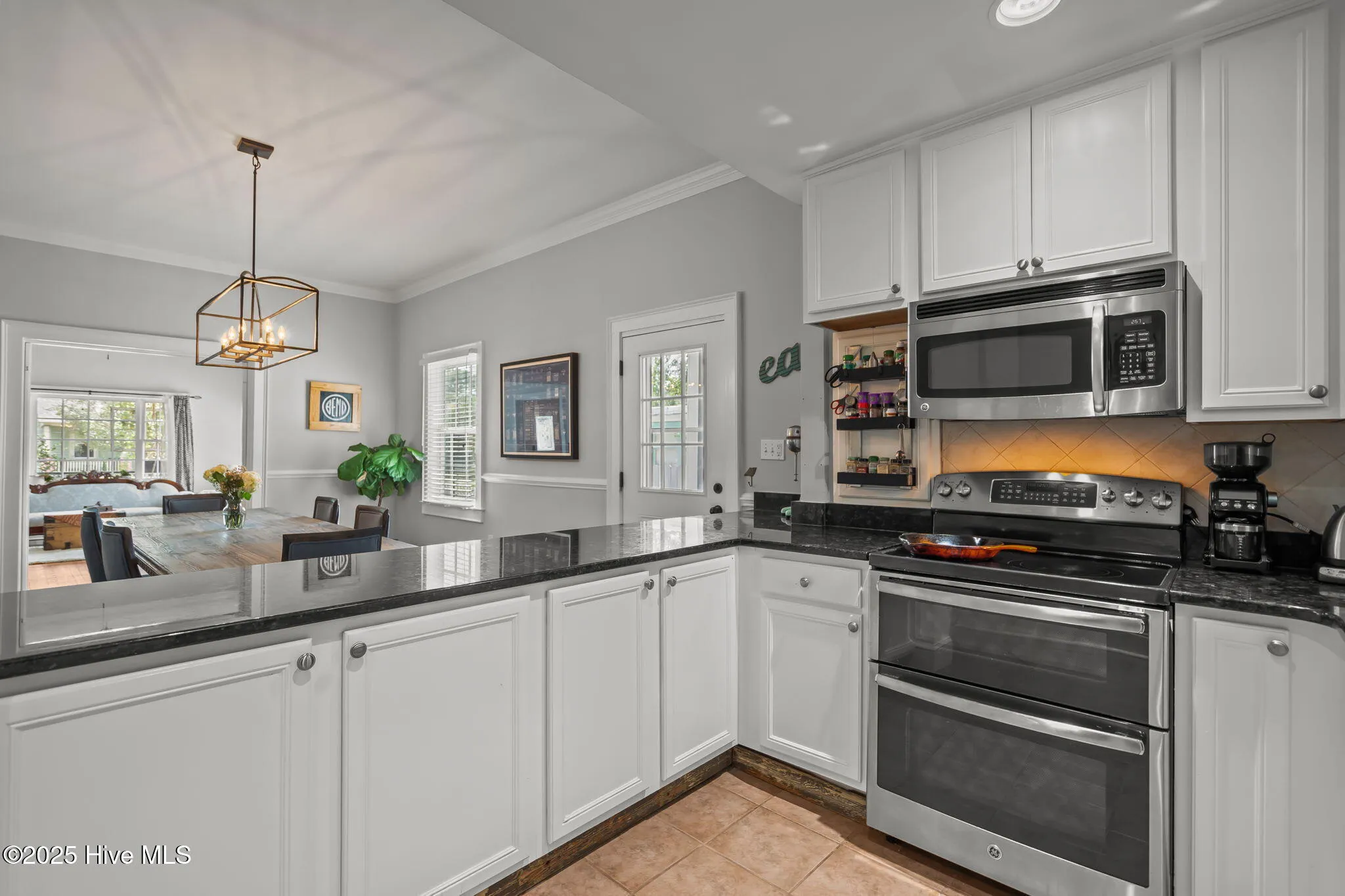 Wilmington, North Carolina 28401, United States, 5 Bedrooms Bedrooms, ,3 BathroomsBathrooms,Residential,Pending,117070