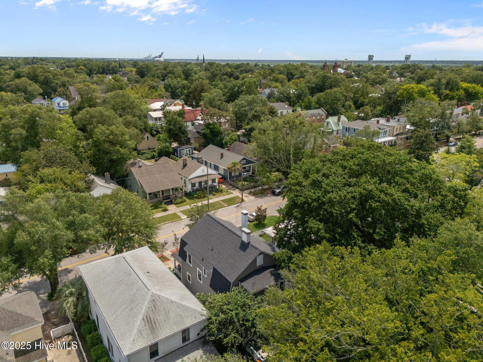 Wilmington, North Carolina 28401, United States, 5 Bedrooms Bedrooms, ,3 BathroomsBathrooms,Residential,Pending,117070