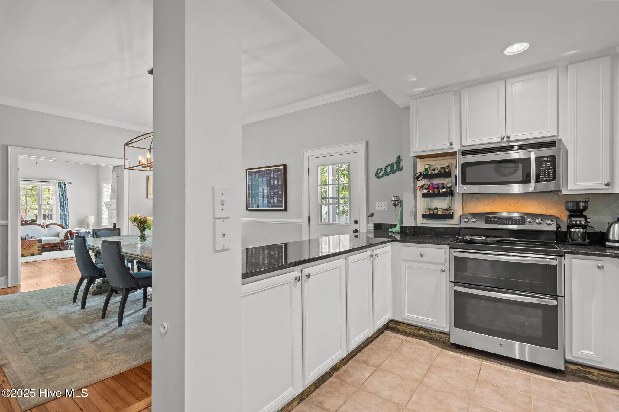 Wilmington, North Carolina 28401, United States, 5 Bedrooms Bedrooms, ,3 BathroomsBathrooms,Residential,Pending,117070