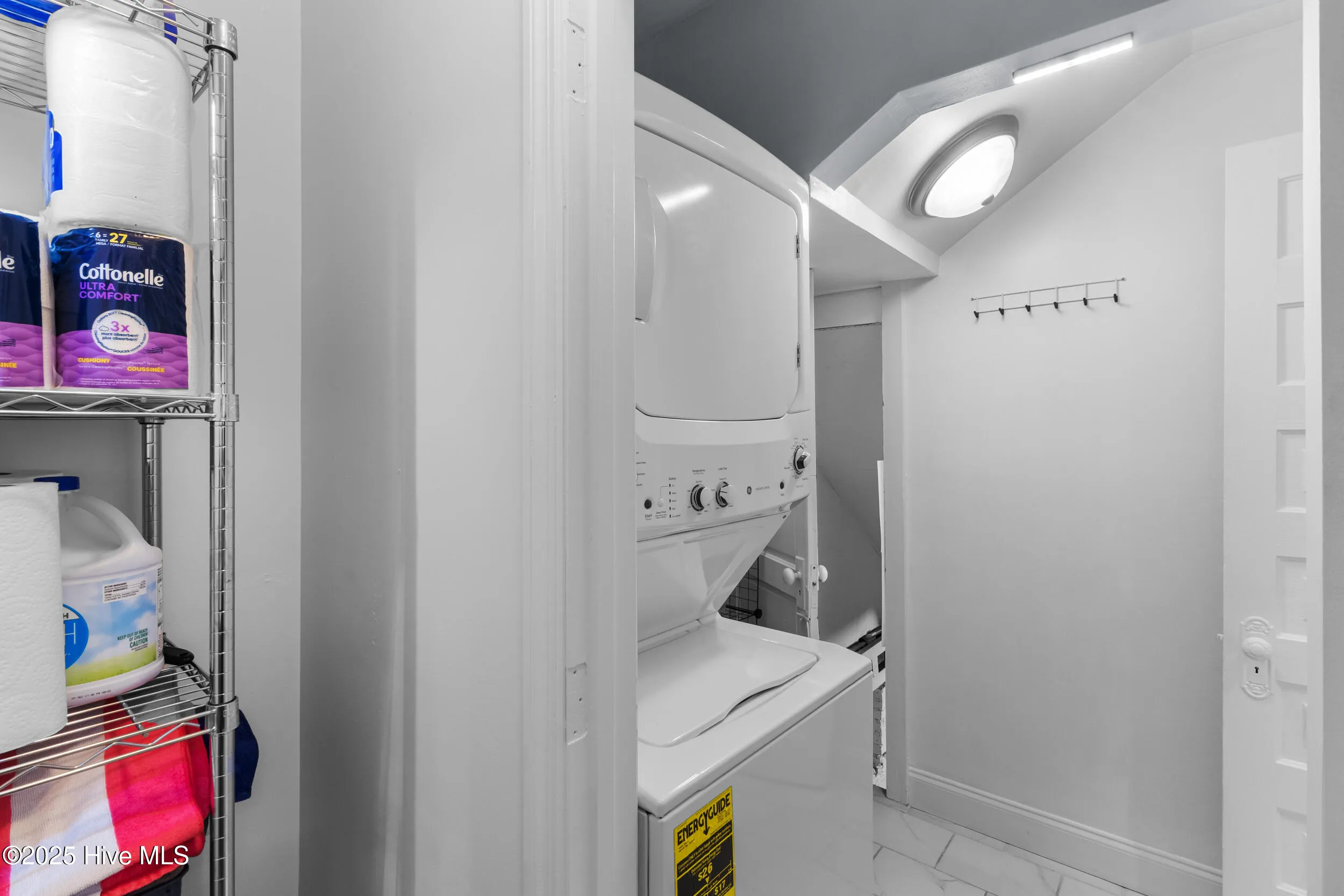 Wilmington, North Carolina 28401, United States, 5 Bedrooms Bedrooms, ,3 BathroomsBathrooms,Residential,Pending,117070