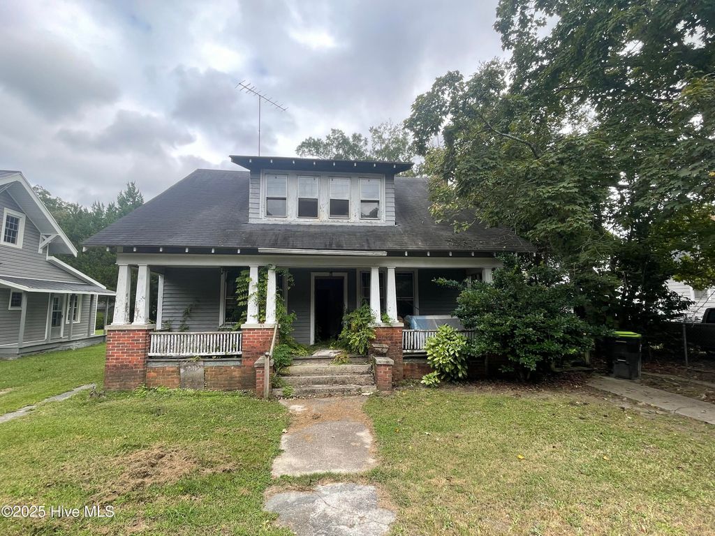 Photo of 517 Warren Street, Williamston, NC 27892 (MLS # 100536896)