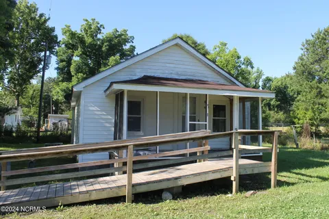 MLS: 100445673