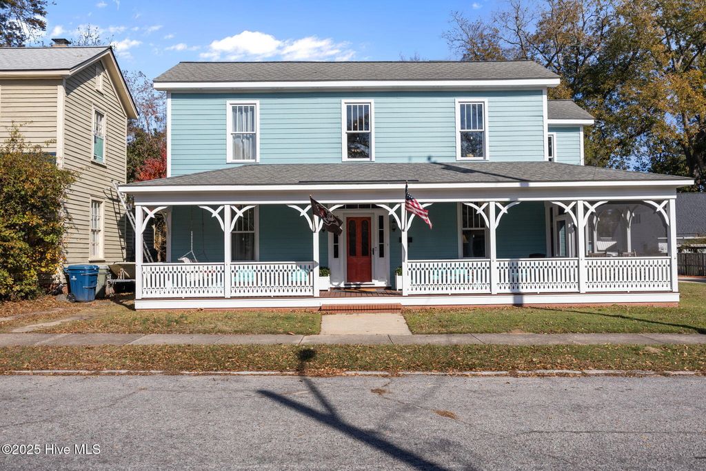 Photo of 612 E Main Street, Washington, NC 27889 (MLS # 100542227)