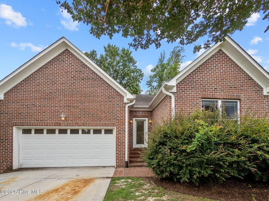 Photo of 113 Windy Point, Sneads Ferry, NC 28460 (MLS # 100536382)
