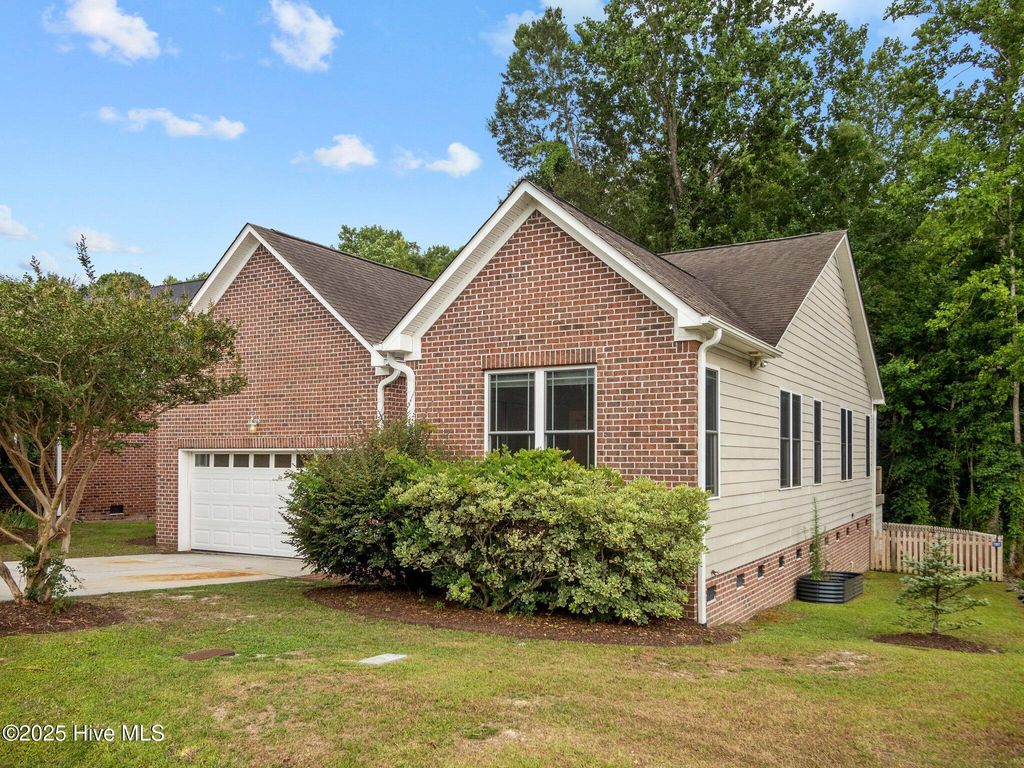 Photo of 113 Windy Point, Sneads Ferry, NC 28460 (MLS # 100536382)