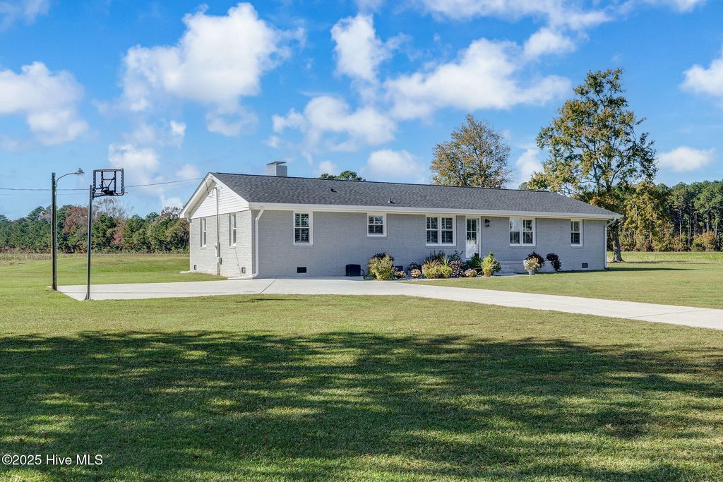 Photo of 1505 Us Hwy 117 Bypass S, Burgaw, NC 28425 (MLS # 100540291)