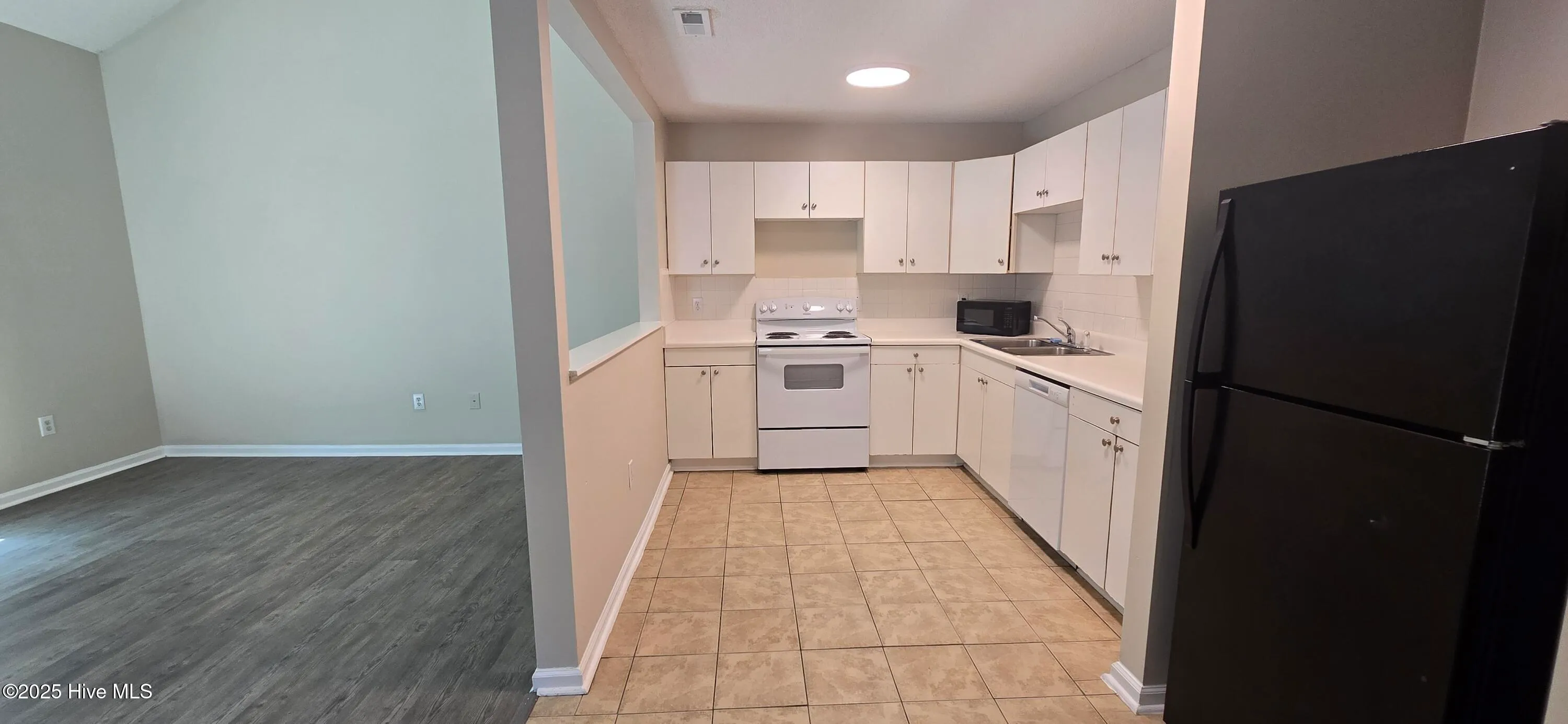 Greenville, North Carolina 27834, United States, 3 Bedrooms Bedrooms, ,3 BathroomsBathrooms,Residential,Active,121954