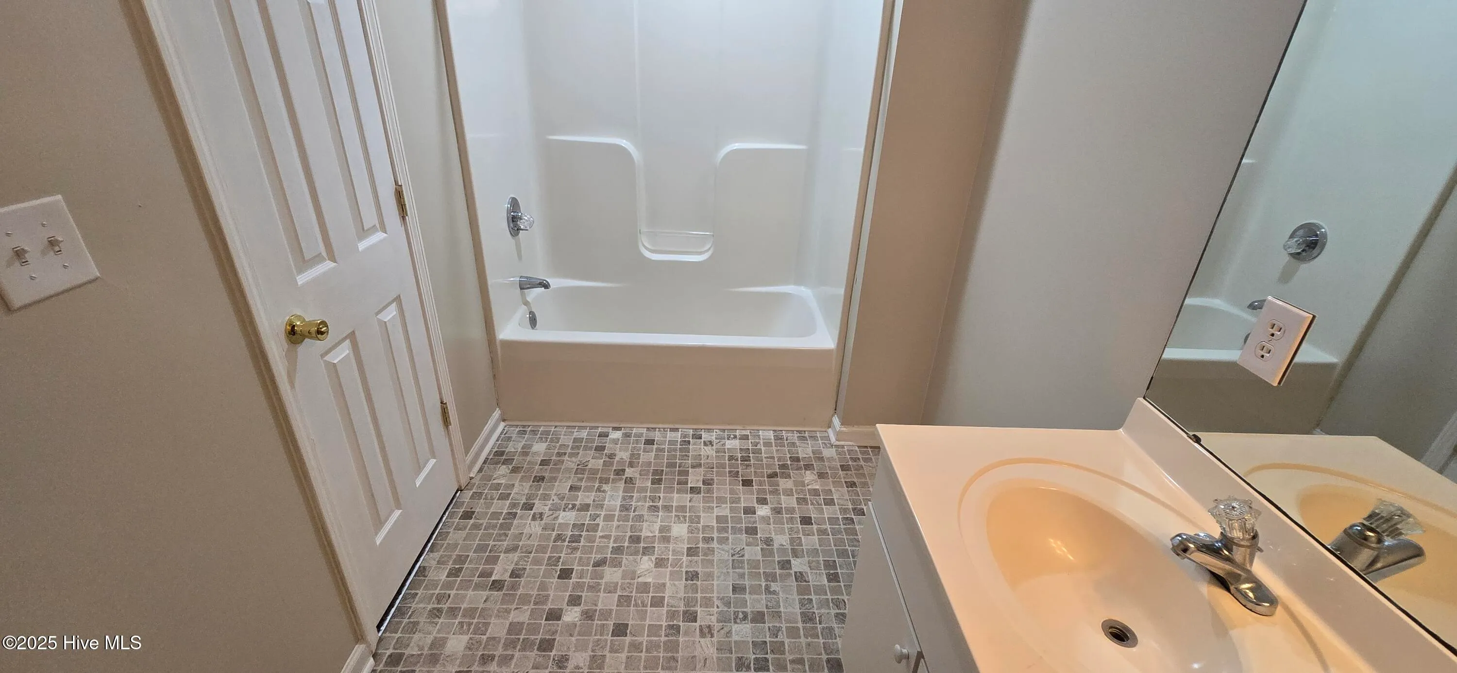 Greenville, North Carolina 27834, United States, 3 Bedrooms Bedrooms, ,3 BathroomsBathrooms,Residential,Active,121954