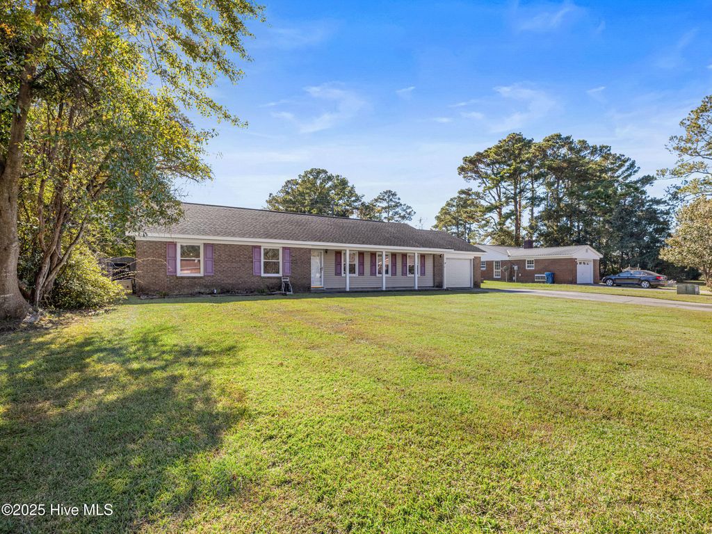 Photo of 514 E Springhill Terrace, Jacksonville, NC 28546 (MLS # 100540121)