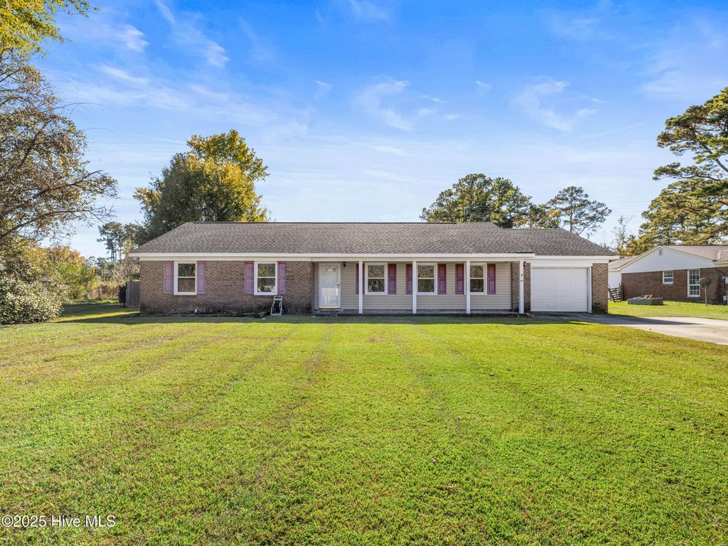 Photo of 514 E Springhill Terrace, Jacksonville, NC 28546 (MLS # 100540121)