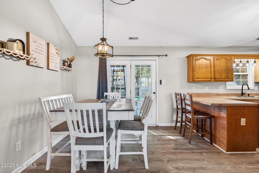 Photo of 202 Quail Creek Court, Hubert, NC 28539 (MLS # 100543509)